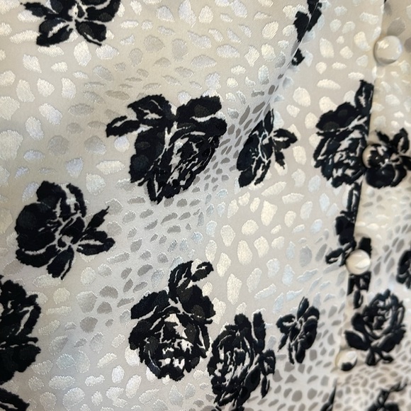 Black and white rose blouse - Picture 4 of 5